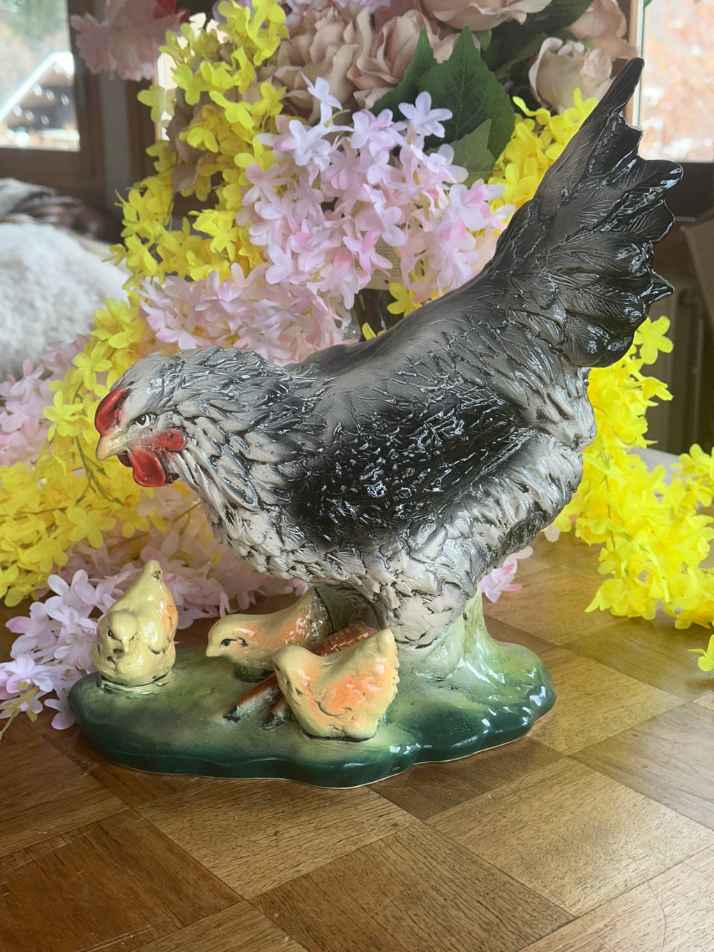 Figurine Poule et Poussins – Scène Champêtre Pleine de Vie