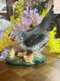 Figurine Poule et Poussins – Scène Champêtre Pleine de Vie