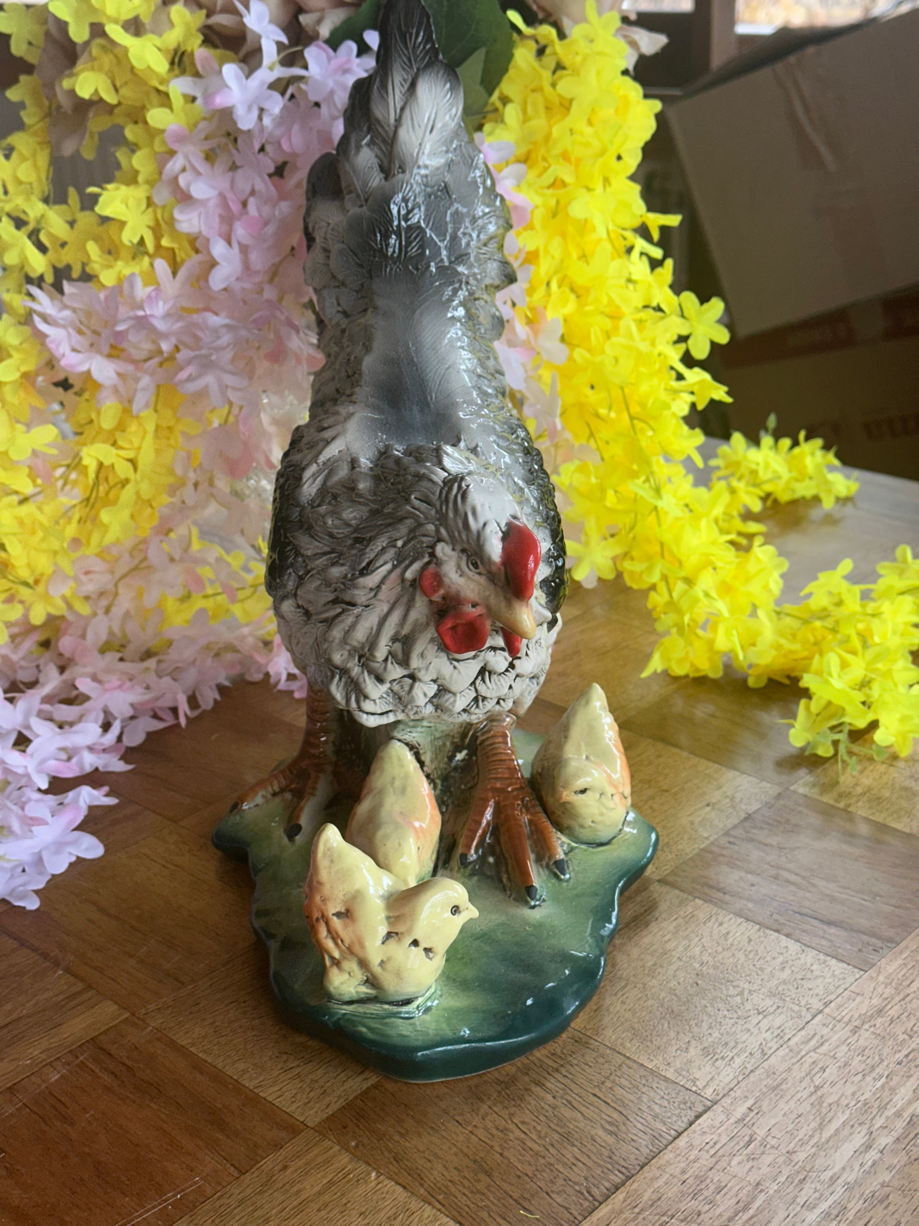 Figurine Poule et Poussins – Scène Champêtre Pleine de Vie