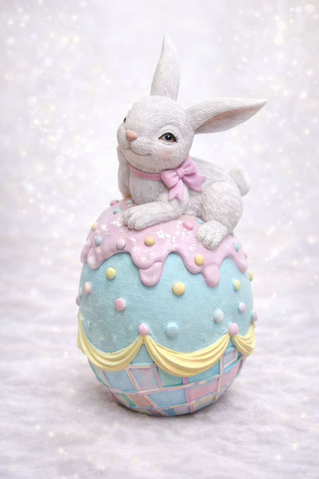 Lapin décoratif sur œuf pastel – Touche de magie printanière